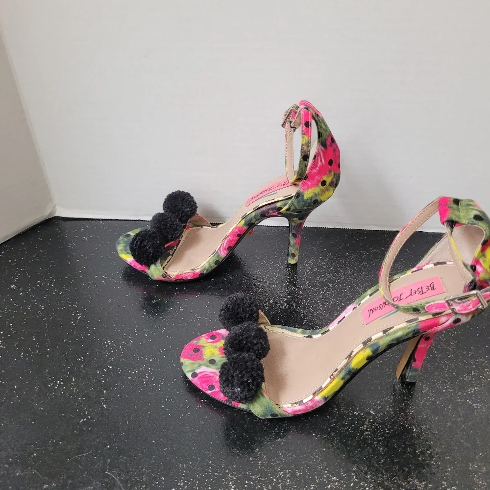 Vince betsey johnson
